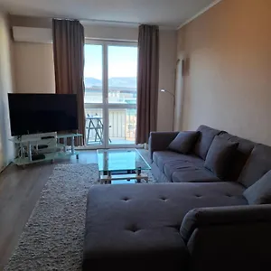  Апартаменты Flat At The Edge Of The Center + Parking